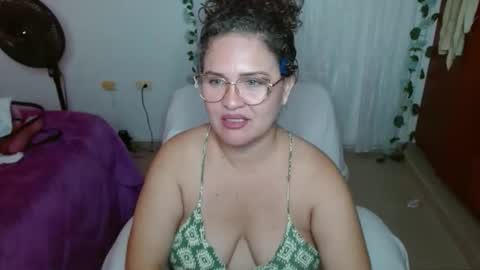 Snapshot of venecasexy44 chatting on 04-25-26, 01:41 venecasexy44 online show from 04-25-26, 01:41