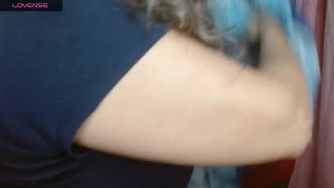 Snapshot of venecasexy44 chatting on 05-29-26, 10:46 venecasexy44 online show from 05-29-26, 10:46