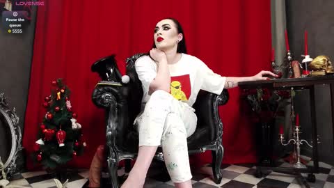 Snapshot of venenaschwarz chatting on 01-13-26, 12:32 MISTRESS online show from 01-13-26, 12:32