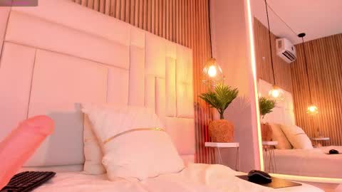 venez sofia  online show from 11-21-25, 11:36