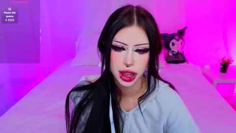 Vivian online show from 11-12-25, 04:13