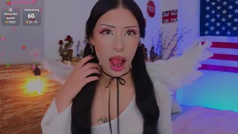 Snapshot of venomeowww_ chatting on 05-31-26, 04:53 Vivian online show from 05-31-26, 04:53