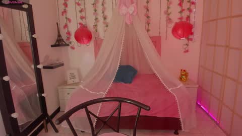 Snapshot of venus_latin_01 chatting on 01-28-25, 01:05 Mary online show from 01-28-25, 01:05