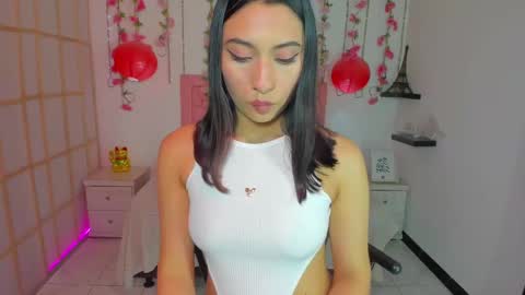 Snapshot of venus_latin_01 chatting on 02-21-25, 11:43 Mary online show from 02-21-25, 11:43