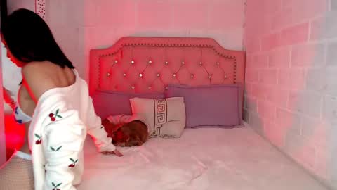 emily independent account  MY conextion 1100 GTM  to  17hr GTM online show from 11-12-25, 09:25