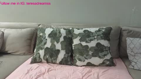 Snapshot of venus_oats chatting on 10-17-25, 03:10 Teresa online show from 10-17-25, 03:10