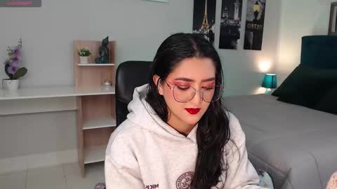 Snapshot of venus_steffen chatting on 09-09-25, 12:37 Mia online show from 09-09-25, 12:37