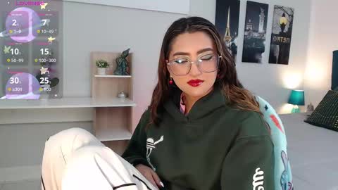 Snapshot of venus_steffen chatting on 10-02-25, 12:45 Mia online show from 10-02-25, 12:45