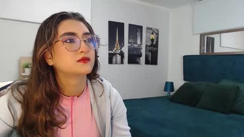 Snapshot of venus_steffen chatting on 10-27-25, 12:31 Mia online show from 10-27-25, 12:31