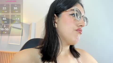 Snapshot of venusgreys1 chatting on 05-20-26, 12:33 VENUS online show from 05-20-26, 12:33