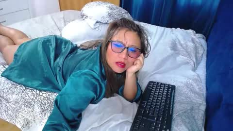 Snapshot of venushot1xx chatting on 02-09-26, 11:47 venushot1xx online show from 02-09-26, 11:47