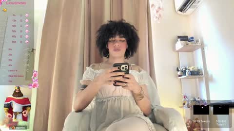 Snapshot of venuslusty chatting on 01-28-25, 03:25 Venus online show from 01-28-25, 03:25