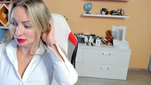 Violetta  online show from 03-03-25, 03:41