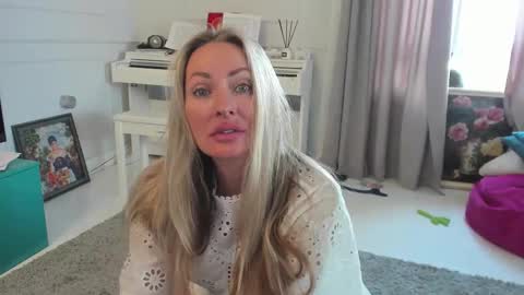 Violetta  online show from 09-28-25, 03:45