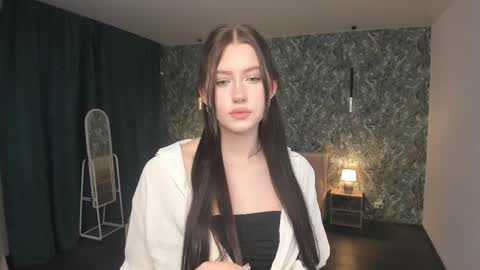 Veola online show from 04-20-26, 07:37