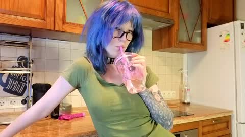 Erica online show from 04-05-26, 08:39