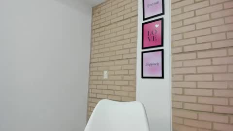 Snapshot of vera_fernandez chatting on 10-20-25, 10:54 Vera online show from 10-20-25, 10:54