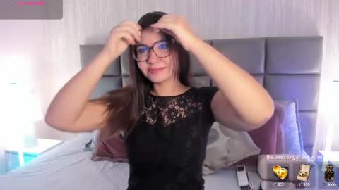 Snapshot of vera_price_ chatting on 06-19-26, 01:04 Vera online show from 06-19-26, 01:04
