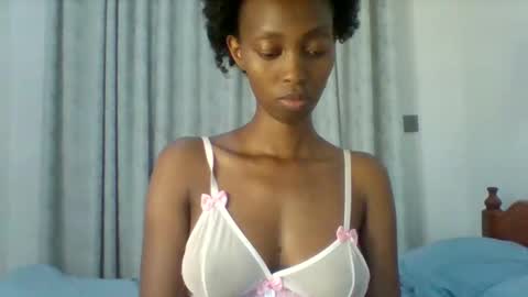 Snapshot of verabright chatting on 10-18-25, 07:47 verabright online show from 10-18-25, 07:47