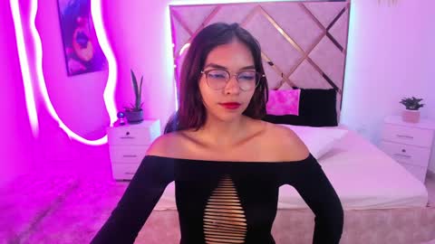 Snapshot of verohoneymoon chatting on 04-01-26, 05:08 Veronica online show from 04-01-26, 05:08