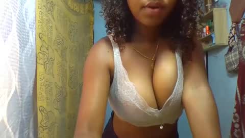 Snapshot of verolla31 chatting on 01-07-25, 02:19 verolla31 online show from 01-07-25, 02:19