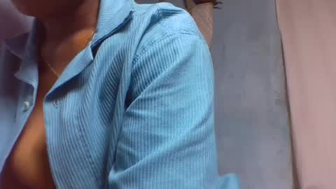 Snapshot of verolla31 chatting on 02-24-25, 02:51 verolla31 online show from 02-24-25, 02:51