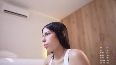 Veronica online show from 01-10-26, 03:03