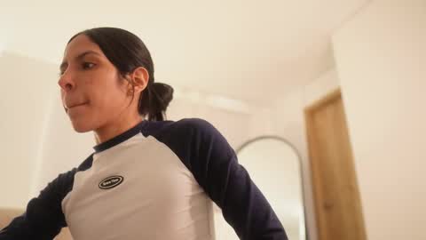 Veronica online show from 03-26-26, 02:00