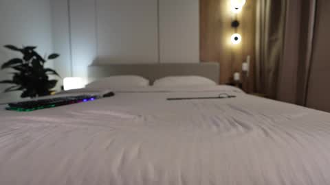 Veronica online show from 12-13-25, 07:53