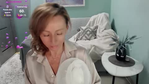 Helen online show from 10-20-25, 06:36