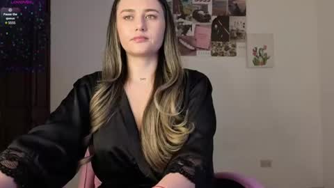 Snapshot of veronika__winslow_ chatting on 06-11-26, 07:17 Vero online show from 06-11-26, 07:17
