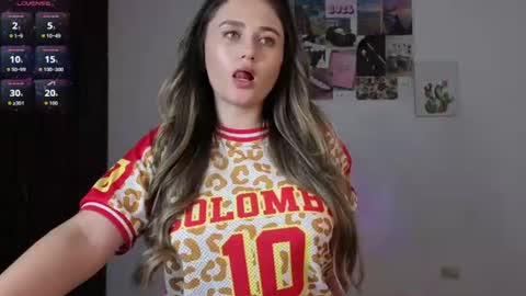 Snapshot of veronika__winslow_ chatting on 06-19-26, 04:28 Vero online show from 06-19-26, 04:28