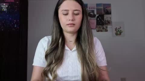 Snapshot of veronika__winslow_ chatting on 06-20-26, 09:01 Vero online show from 06-20-26, 09:01