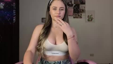 Snapshot of veronika__winslow_ chatting on 06-21-26, 03:09 Vero online show from 06-21-26, 03:09