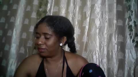 Snapshot of verronique1511 chatting on 06-06-26, 05:39 verronique1511 online show from 06-06-26, 05:39