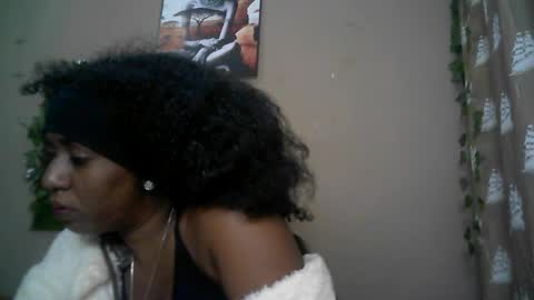 Snapshot of verronique1511 chatting on 06-14-26, 02:24 verronique1511 online show from 06-14-26, 02:24