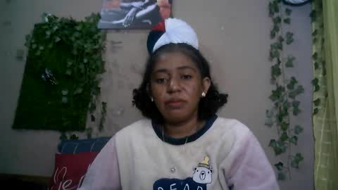 Snapshot of verronique1511 chatting on 06-28-26, 04:18 verronique1511 online show from 06-28-26, 04:18