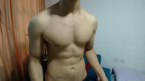 Snapshot of versatileguuy chatting on 04-21-26, 10:23 versatileguuy online show from 04-21-26, 10:23