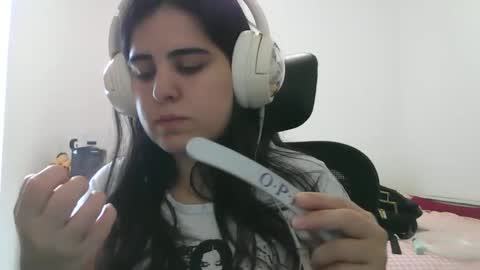 Snapshot of veruca99 chatting on 10-27-25, 04:33 veruca99 online show from 10-27-25, 04:33