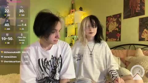 Snapshot of veryraretwins chatting on 03-10-25, 08:23 veryraretwins online show from 03-10-25, 08:23