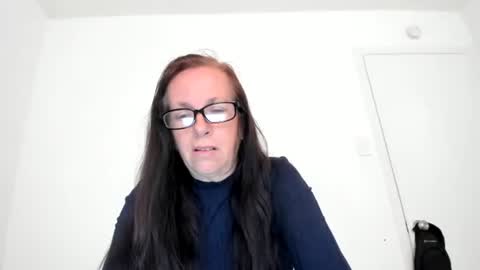 Snapshot of verysassypeachgoddess chatting on 05-17-26, 12:45 verysassypeachgoddess online show from 05-17-26, 12:45