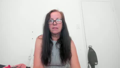 Snapshot of verysassypeachgoddess chatting on 05-26-26, 01:51 verysassypeachgoddess online show from 05-26-26, 01:51