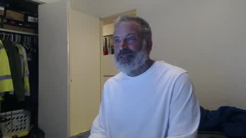 hairy man online show from 01-24-25, 12:52