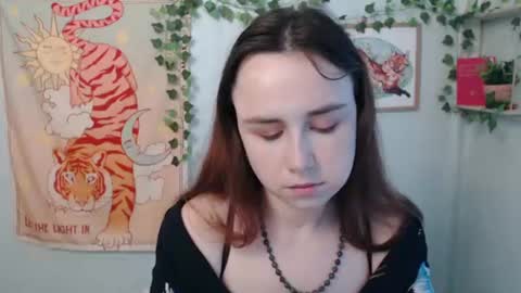 veryveryvery_shy online show from 07-08-26, 05:45
