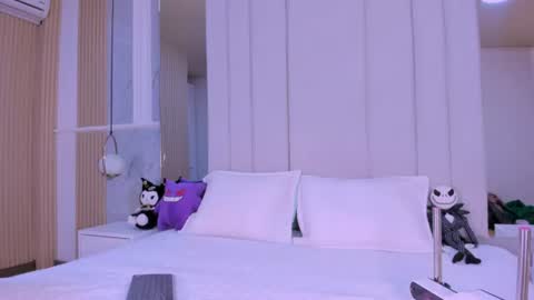 Vesper Velvet  online show from 07-19-26, 01:04