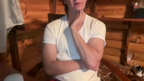 Snapshot of vexelgain chatting on 09-28-25, 02:17 HendasWerout online show from 09-28-25, 02:17