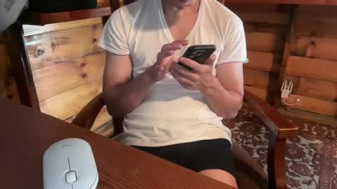 Snapshot of vexelgain chatting on 10-11-25, 04:05 HendasWerout online show from 10-11-25, 04:05