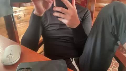 Snapshot of vexelgain chatting on 11-26-25, 10:44 HendasWerout online show from 11-26-25, 10:44