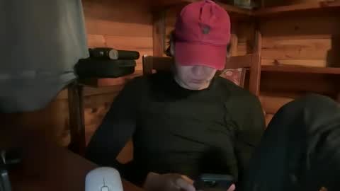 Snapshot of vexelgain chatting on 12-16-25, 04:39 HendasWerout online show from 12-16-25, 04:39