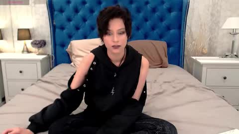 Via online show from 11-07-25, 10:04